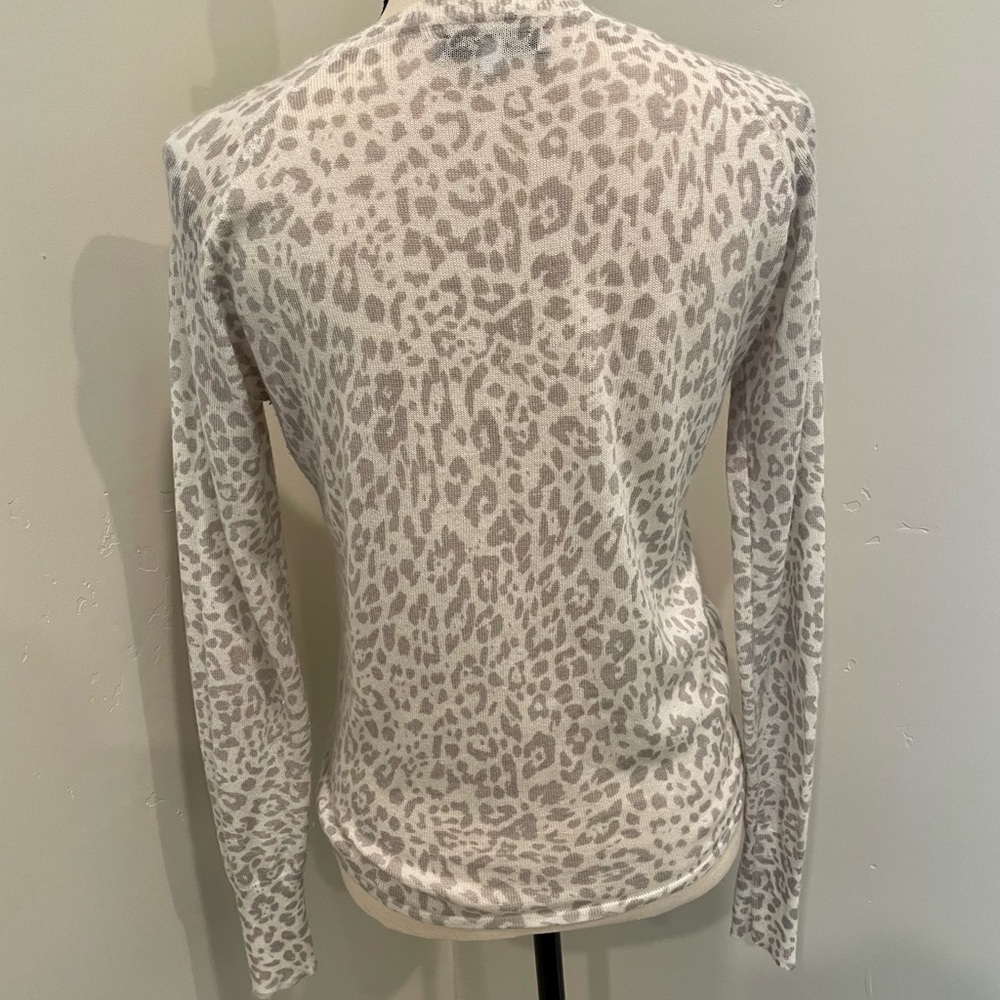 Leopard front tie shirt, size small. EUC. Lightweight sweater top. No flaws. - Picture 3 of 4